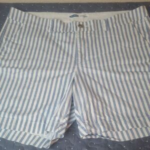 Old Navy Everyday Mid Rise Blue and White Striped Shorts size 16